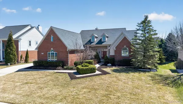 625 Southshore DR, Oxford Charter Township, MI 48371