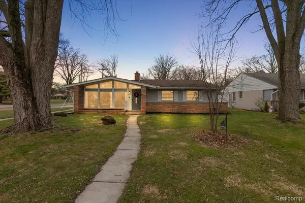 27754 Spring Arbor DR, Southfield, MI 48076