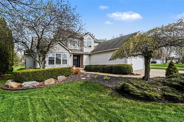 16399 E Horseshoe TRL,  Fenton Charter Township,  MI 48451