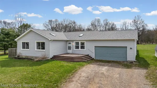 817 Mower RD, Pinckney Village, MI 48169