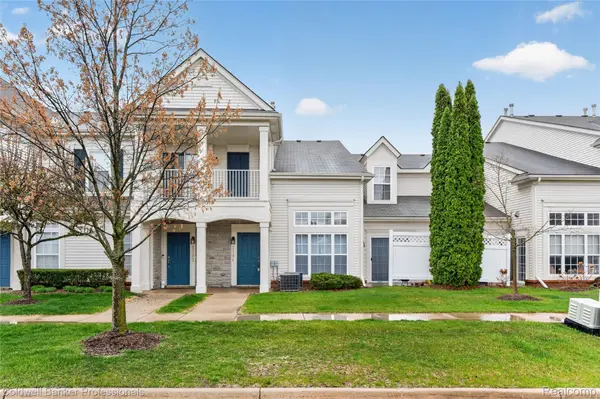 2104 Trailway CT, Commerce Charter Township, MI 48390
