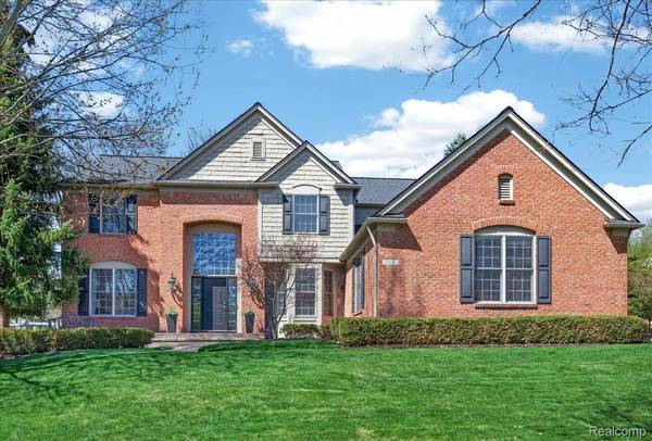 1113 Miners Run RD, Rochester, MI 48306