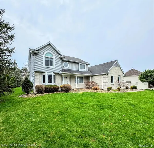 704 Wilkshire CT, Grand Blanc, MI 48439