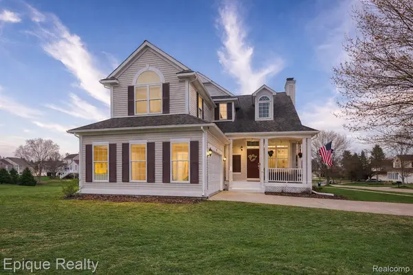 76 Carriage Lane Court CT, Oxford Charter Township, MI 48371