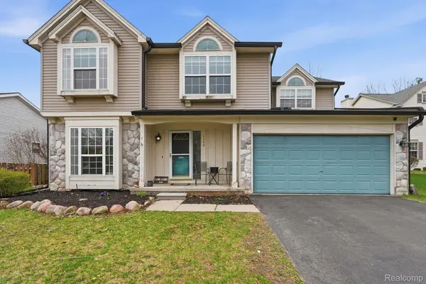 1140 Olympic CT, Oxford Charter Township, MI 48371