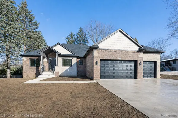 53242 Eastbourne DR, Shelby Charter Township, MI 48316