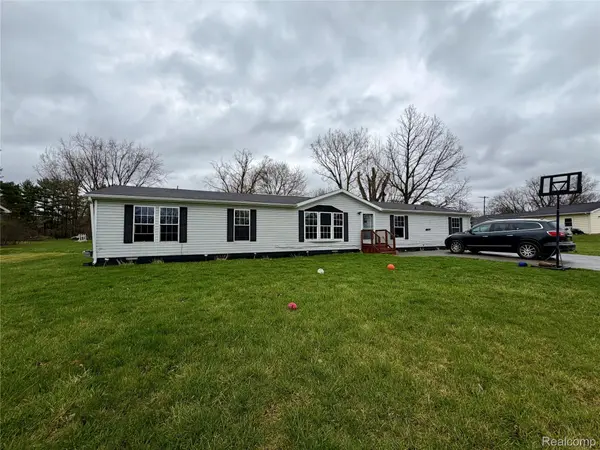3498 Mackin RD, Flint Charter Township, MI 48504