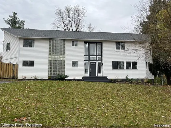 4199 MOTORWAY Dr DR, Waterford Charter Township, MI 48328
