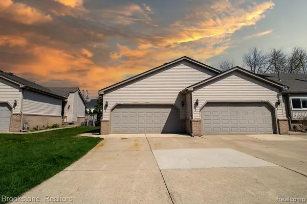 29257 Red Maple DR, Chesterfield Township, MI 48051