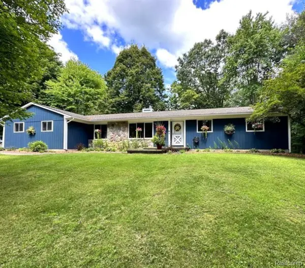 9115 Pine Hill TRL, Hartland Township, MI 48430