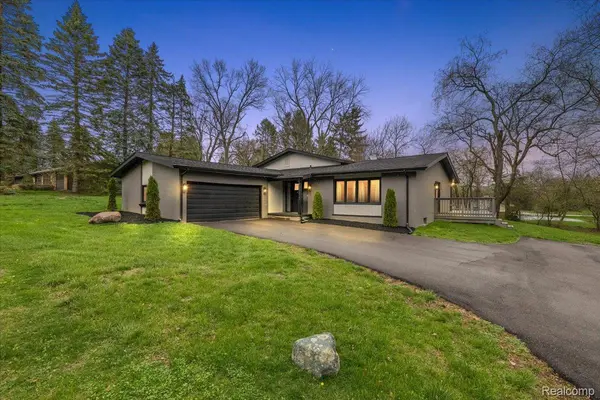4389 Charing WAY, Bloomfield Hills, MI 48304