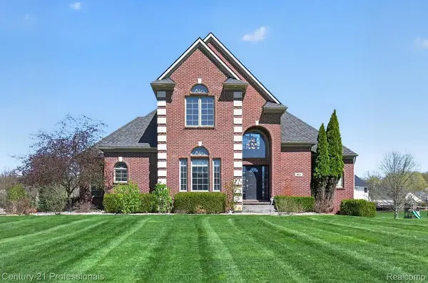 163 W Auburn TRL, Brighton Township, MI 48114