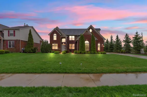 1002 Carriage Trace BLVD, South Lyon, MI 48178