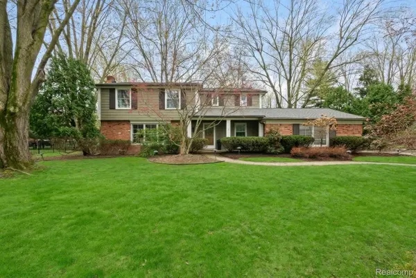31737 Waltham CT, Beverly Hills Village, MI 48025