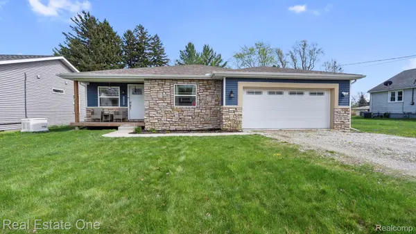 15586 Pine ST, Monroe Charter Township, MI 48161