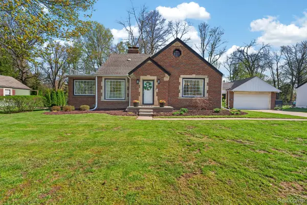 20479 Old Homestead DR, Harper Woods, MI 48225