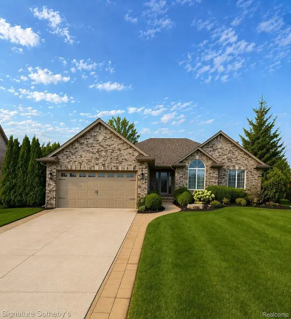 31141 White Oak CT, Chesterfield Township, MI 48047