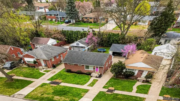 9075 W Parkway ST, Redford Charter Township, MI 48239