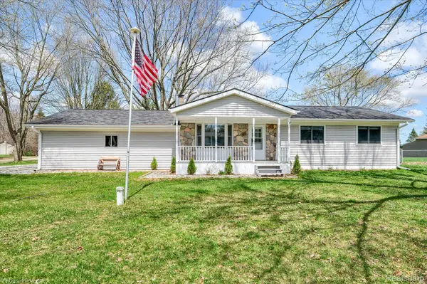 950 Alfalfa DR, Lapeer Township, MI 48446