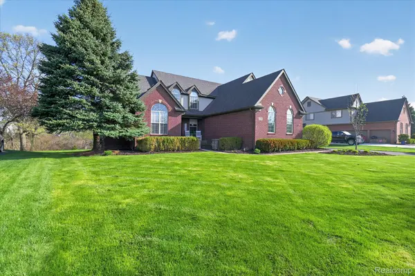 3226 Estate View CT, Commerce Charter Township, MI 48382