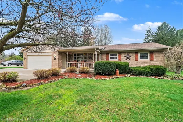 5163 Blossom DR, Flushing Charter Township, MI 48433