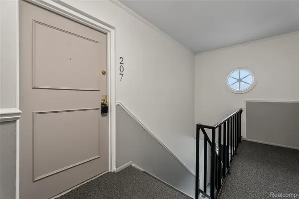 803 PLATE ST #207, Rochester, MI 48307