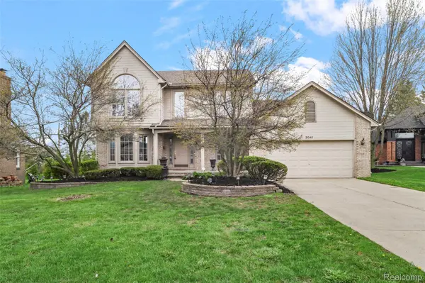 3041 Courtfield DR, Rochester Hills, MI 48309