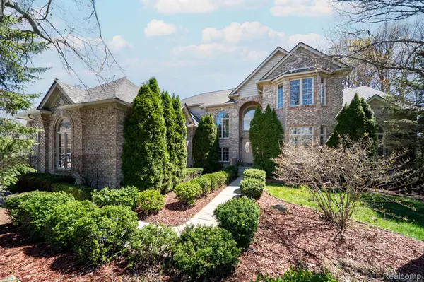 13056 Blue Lakes CIR, Shelby Charter Township, MI 48315