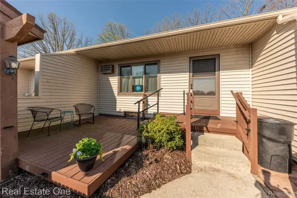 25803 Lexington DR #4, South Lyon, MI 48178
