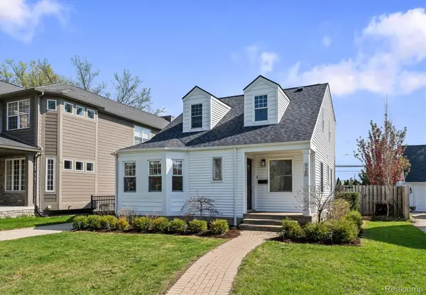 920 Hazel ST, Birmingham, MI 48009