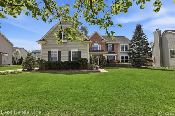 143 Blackberry DR, White Lake Charter Township, MI 48386