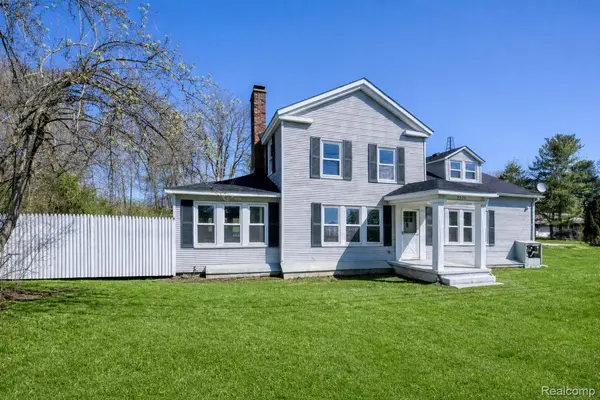 2218 Wixom RD, Commerce Charter Township, MI 48382