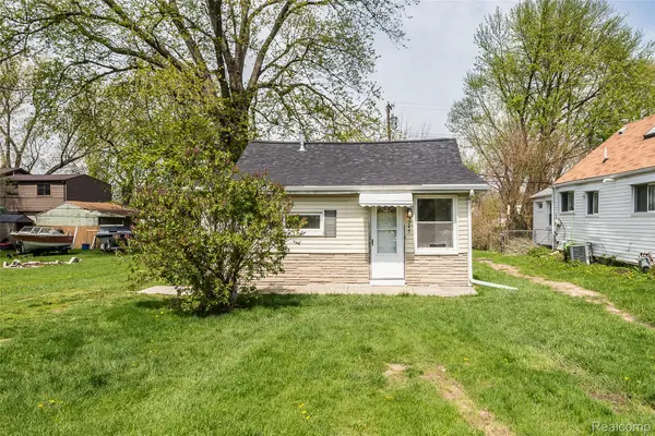 3245 6th ST, Frenchtown Township, MI 48162