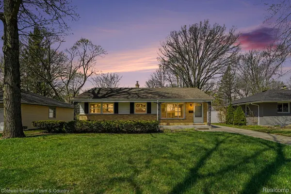 27691 Lexington Pkwy, Southfield, MI 48076