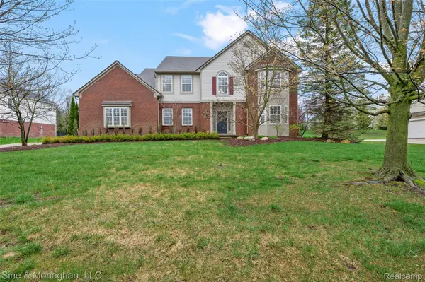 4451 Carriage Hill CT, Oakland Charter Township, MI 48306