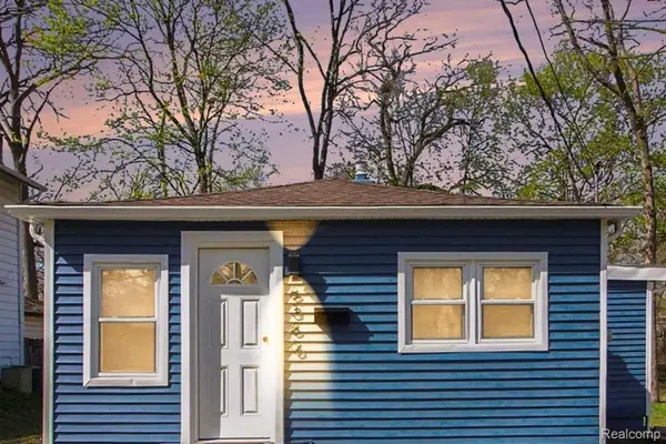 6366 Dellwood DR, Waterford Charter Township, MI 48329