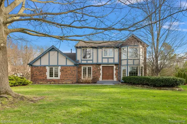 47269 S Chigwidden DR, Northville, MI 48167
