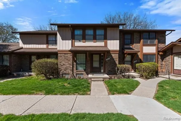 24874 Chalk Farm RD W #62, Warren, MI 48091