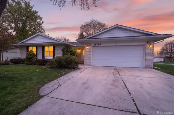 22797 Shadowpine WAY, Novi, MI 48375