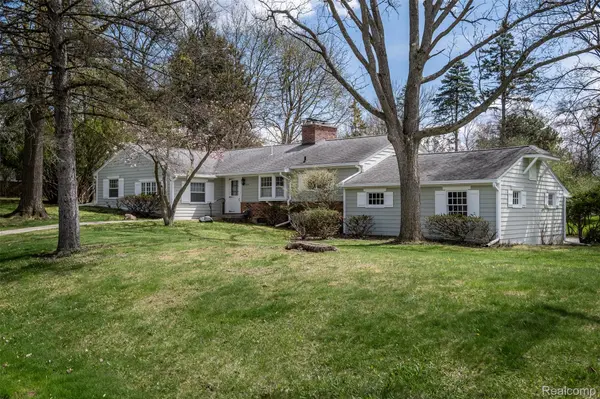 1895 West Bend DR, Bloomfield Charter Township, MI 48302