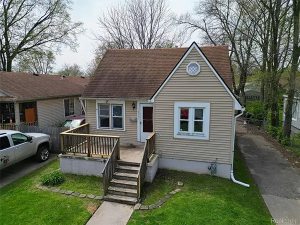 19361 Wakenden, Redford Charter Township, MI 48240