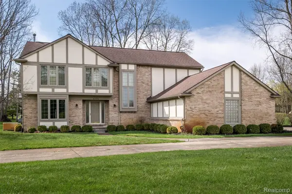 6701 Sun Valley DR, Independence Charter Township, MI 48348