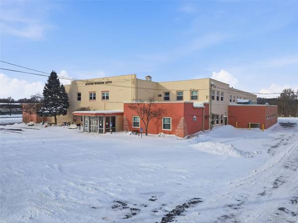 5640 Williams Lake RD, Waterford Charter Township, MI 48329
