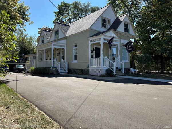 14 W Burdick ST #1, Oxford Village, MI 48359