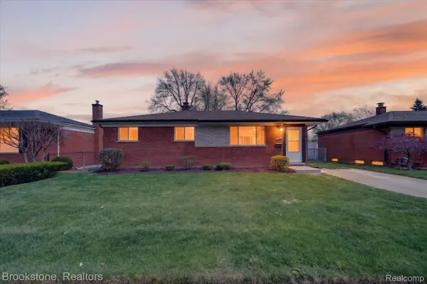 30428 Iroquois DR, Warren, MI 48088