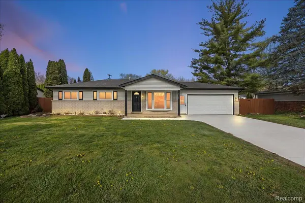 47349 Nita DR, Shelby Charter Township, MI 48317