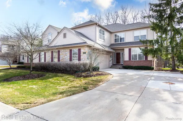 3585 Winding Brook CIR #89, Rochester Hills, MI 48309