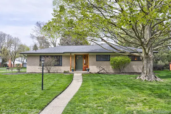 31729 Mayfair LN, Beverly Hills Village, MI 48025