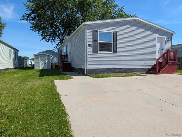 15385 Cartier DR, Clinton Charter Township, MI 48038
