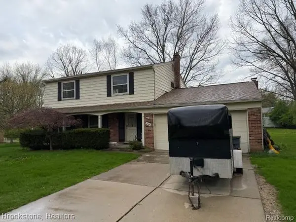 2544 Oxford DR, Troy, MI 48084